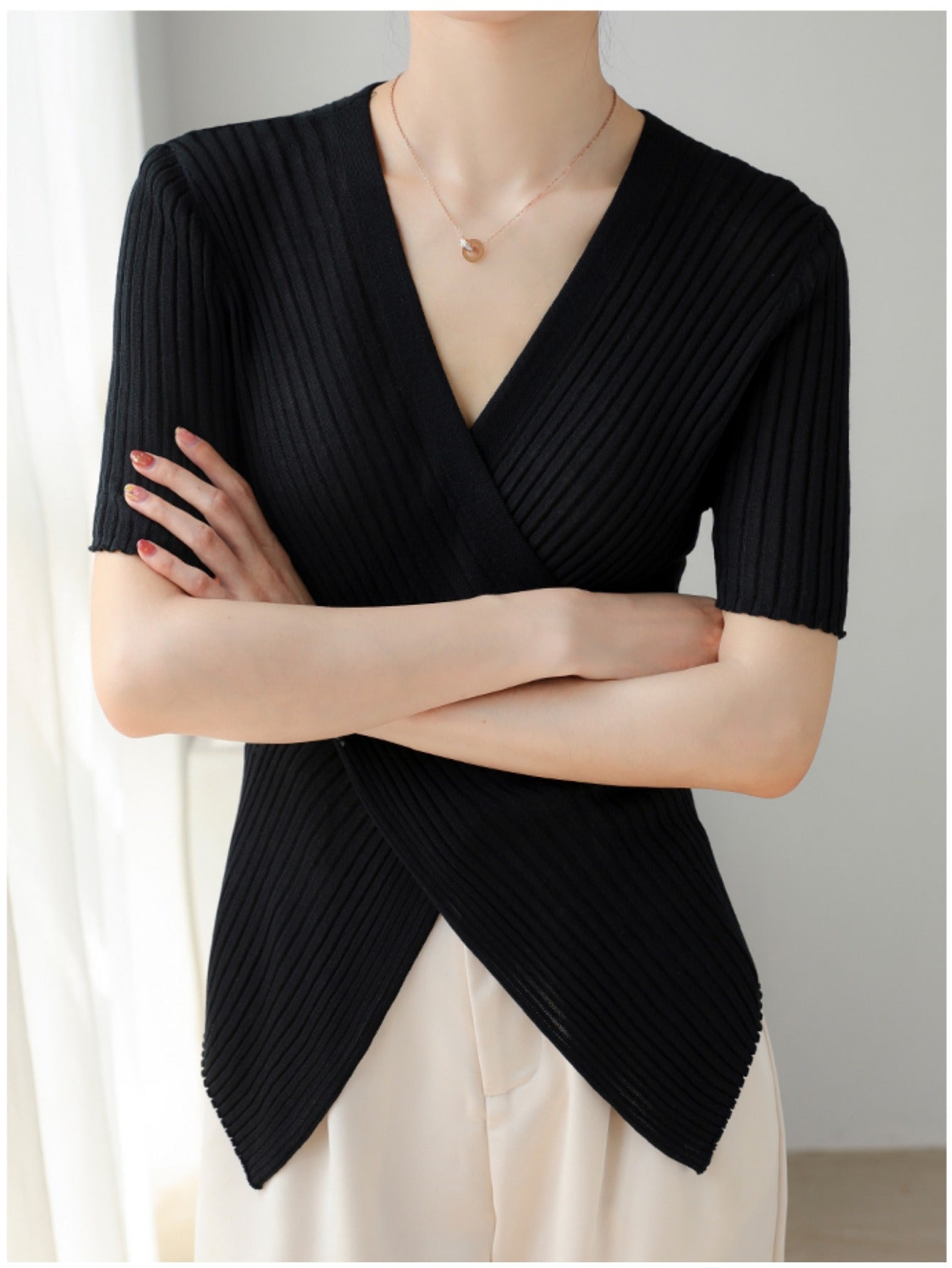 Design sense niche ice silk short-sleeved T-shirt women's summer thin black V-neck high-end sense knitted irregular cross top