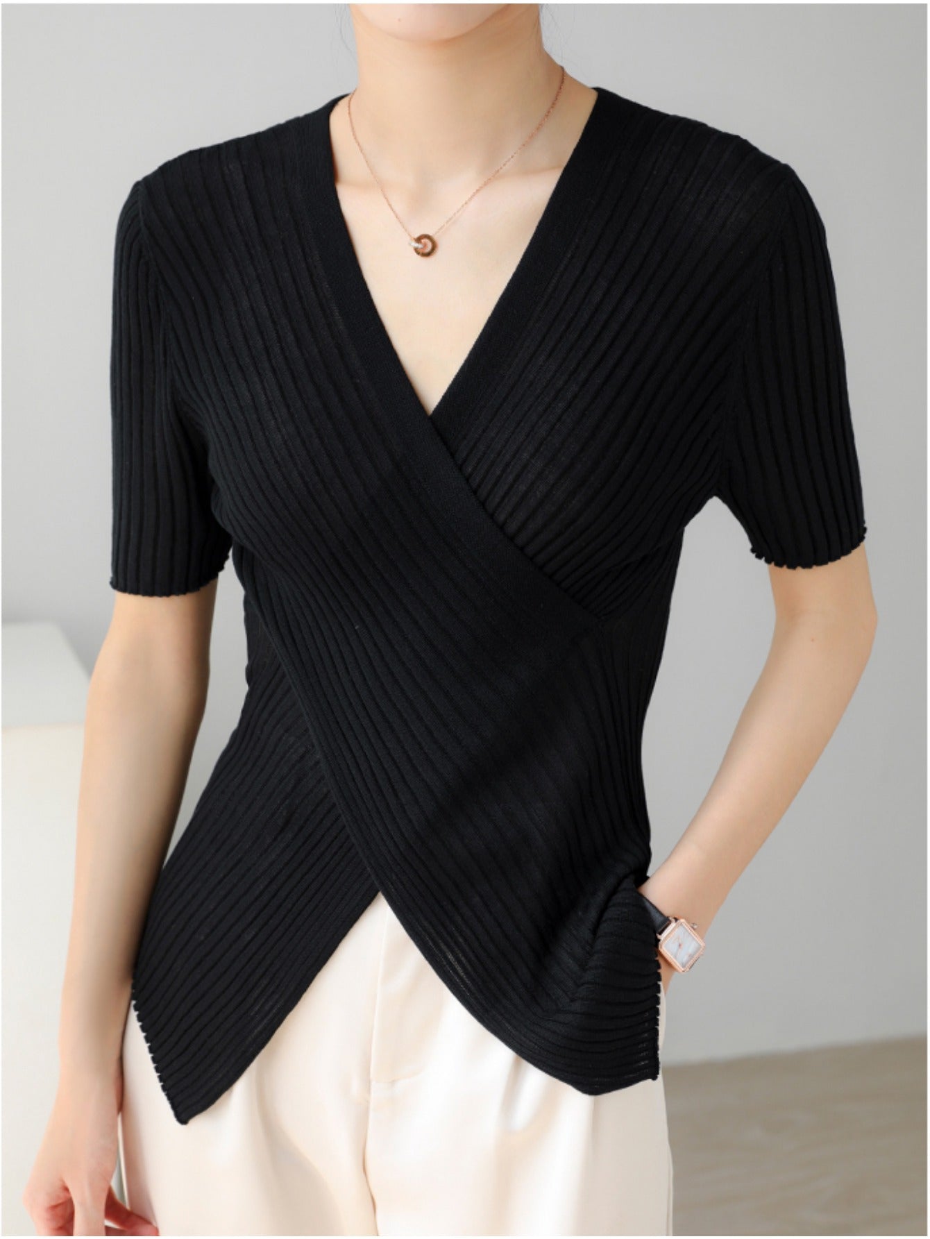 Design sense niche ice silk short-sleeved T-shirt women's summer thin black V-neck high-end sense knitted irregular cross top