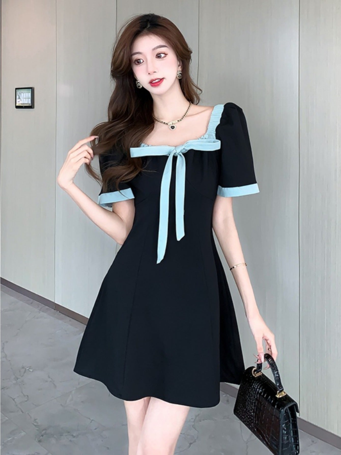 Color matching square neck dress women's 2024 summer new Hepburn style waist thin medium and long A-shaped skirt