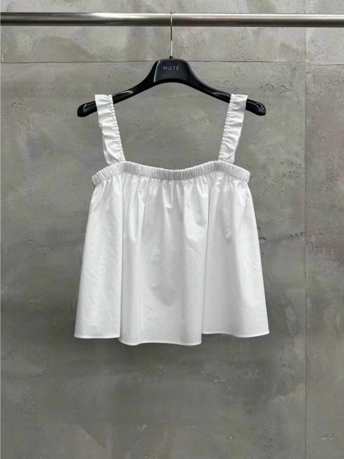 2024 summer new women's mute versatile fashion age-reducing pleated fungus edge sling vest
