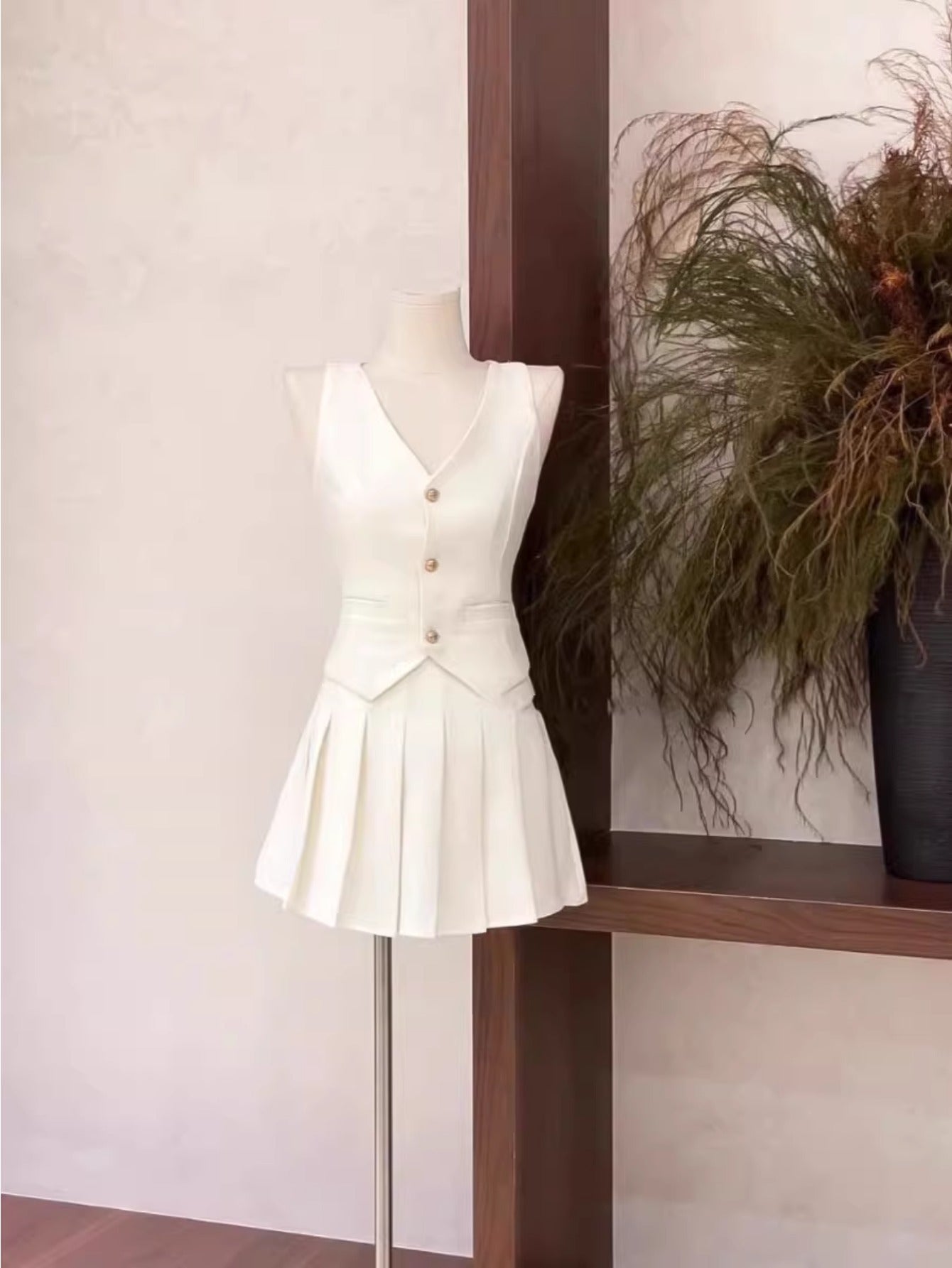 French Xiaoxiangfeng single-breasted split-fork suit, vest, sling vest, women's summer high-waisted pleated short skirt two-piece set