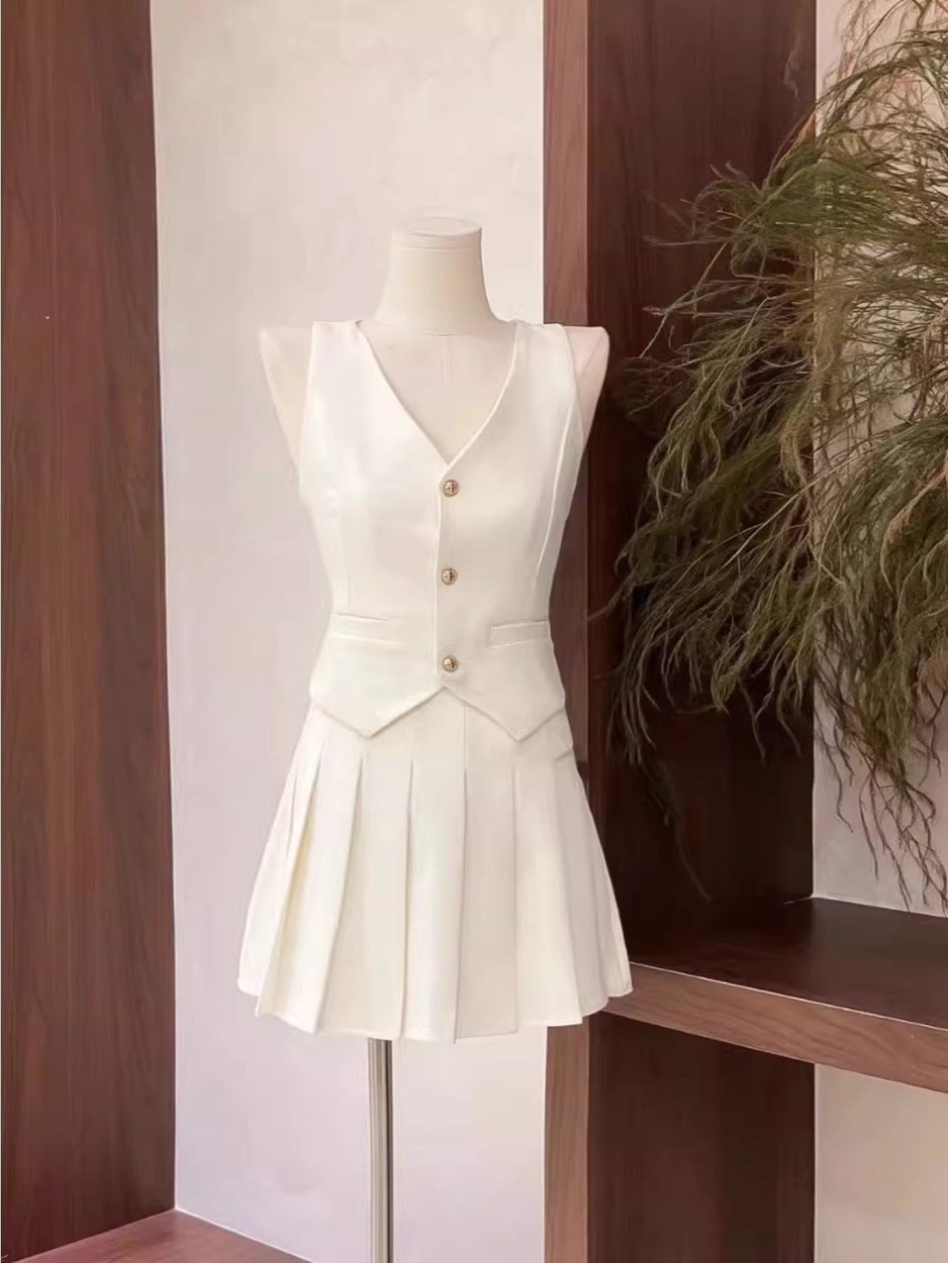 French Xiaoxiangfeng single-breasted split-fork suit, vest, sling vest, women's summer high-waisted pleated short skirt two-piece set