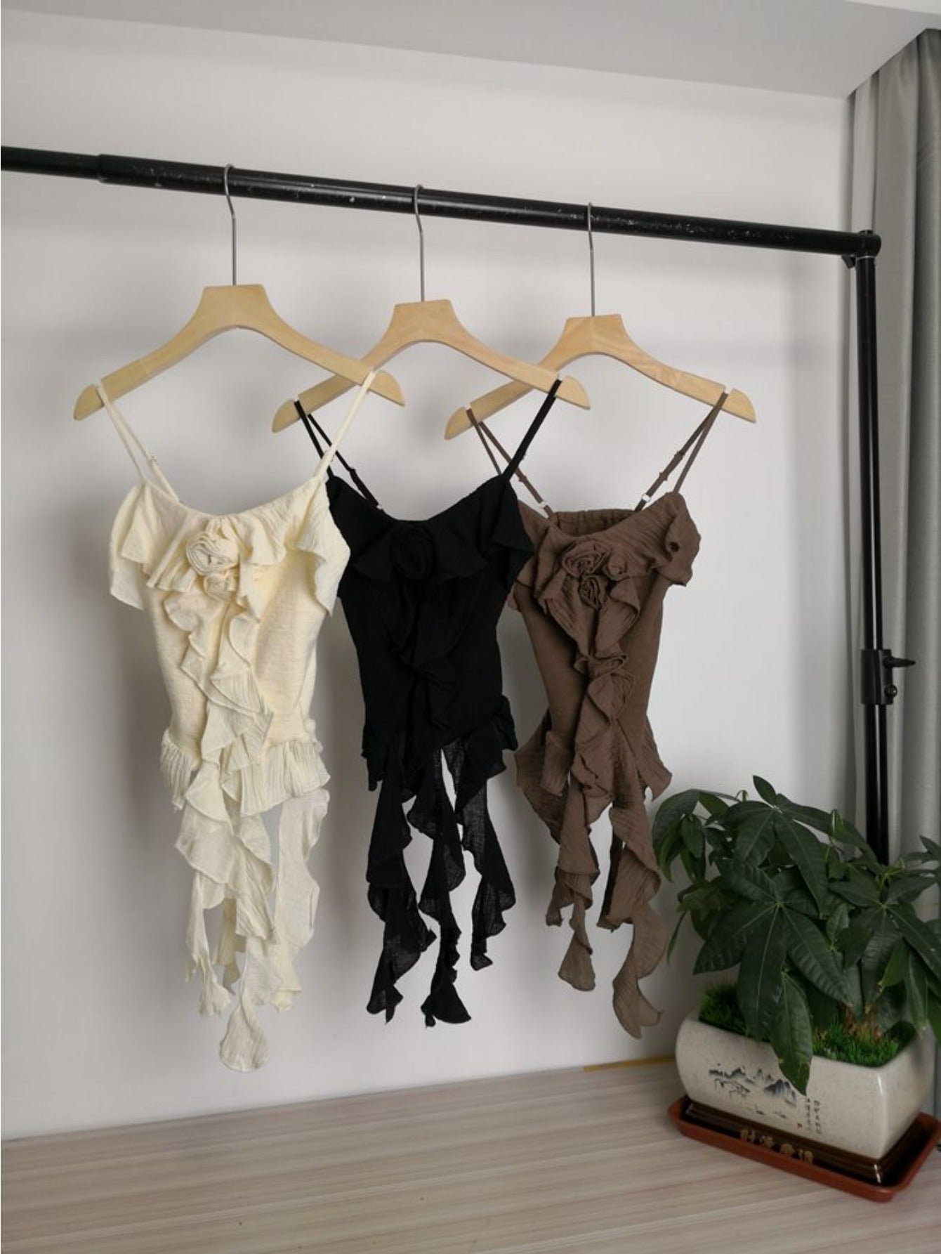 Wasteland Spice Girl Short Splicing Lotus Leaf Edge Rose Suspender Vest Top Women's 2024 Summer New