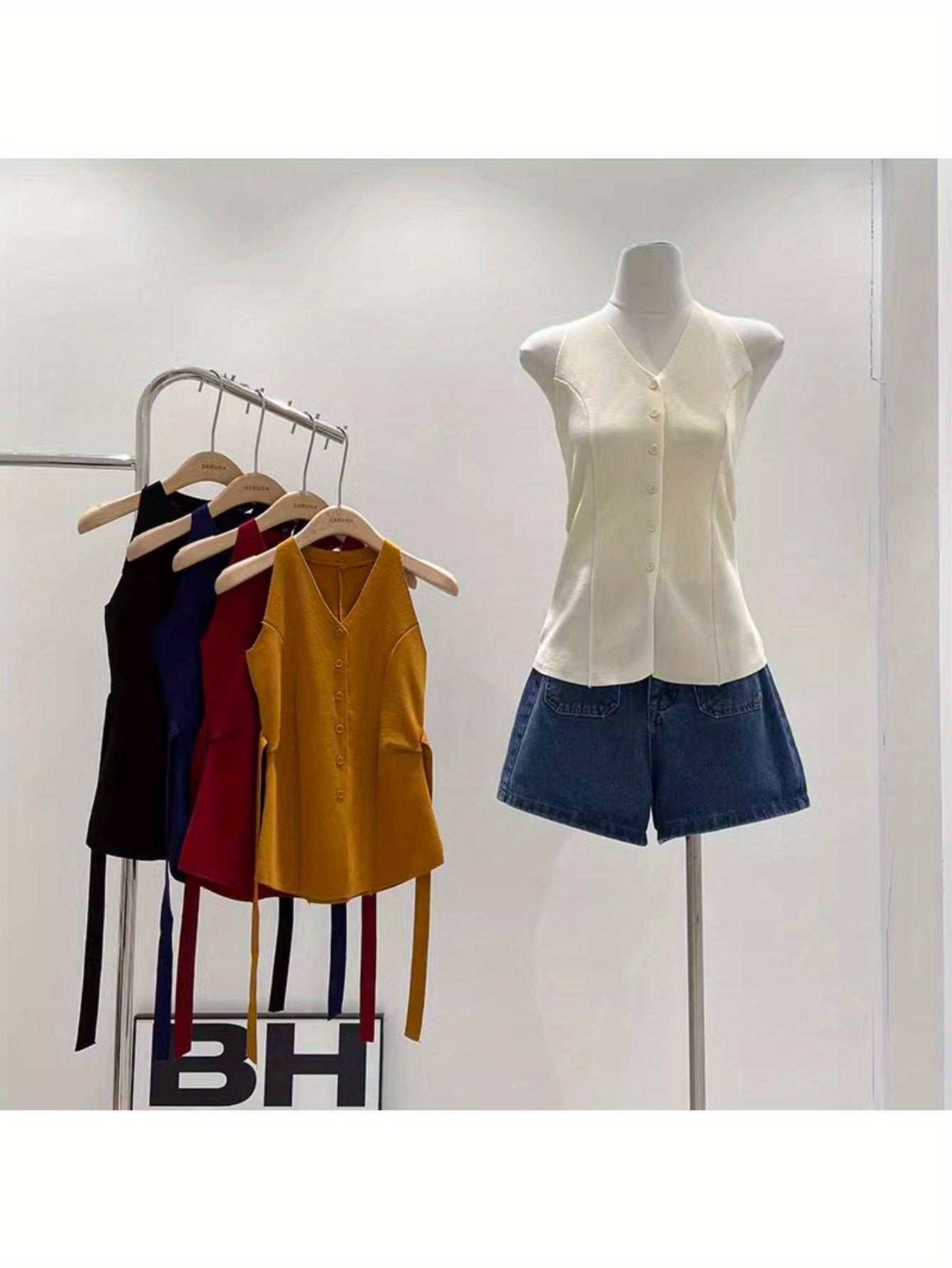 V-neck knitted sling small vest women's early autumn 2024 new Korean version single-breasted slim-fitting and thin outer top