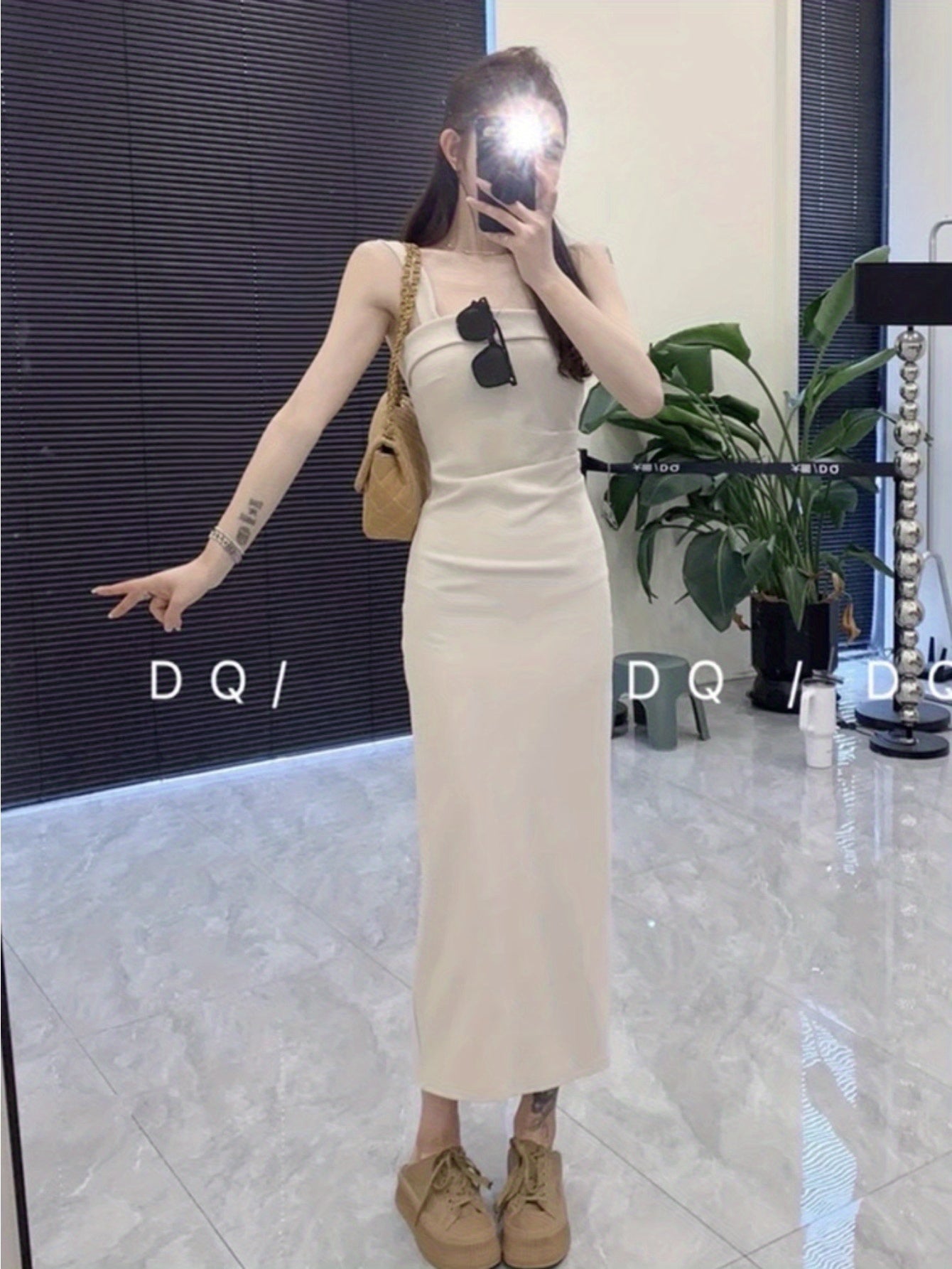 Retro solid color waist bottom suspender dress women's 2024 summer new design sense slim and thin hip skirt