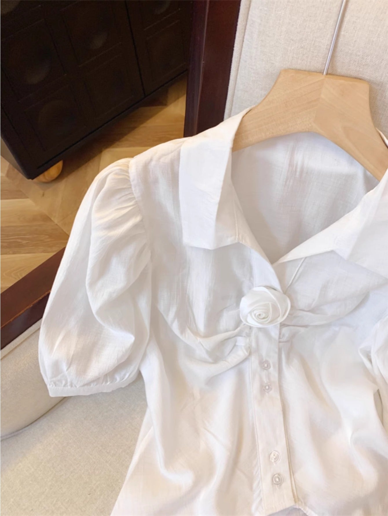 White lapel bubble sleeve shirt women's summer French three-dimensional rose splicing shirt unique split-ended sweet and spicy top
