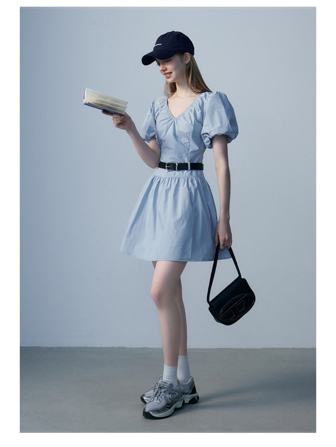 Bubble sleeve V-neck dress women's new waist slim and thin pleated solid color skirt