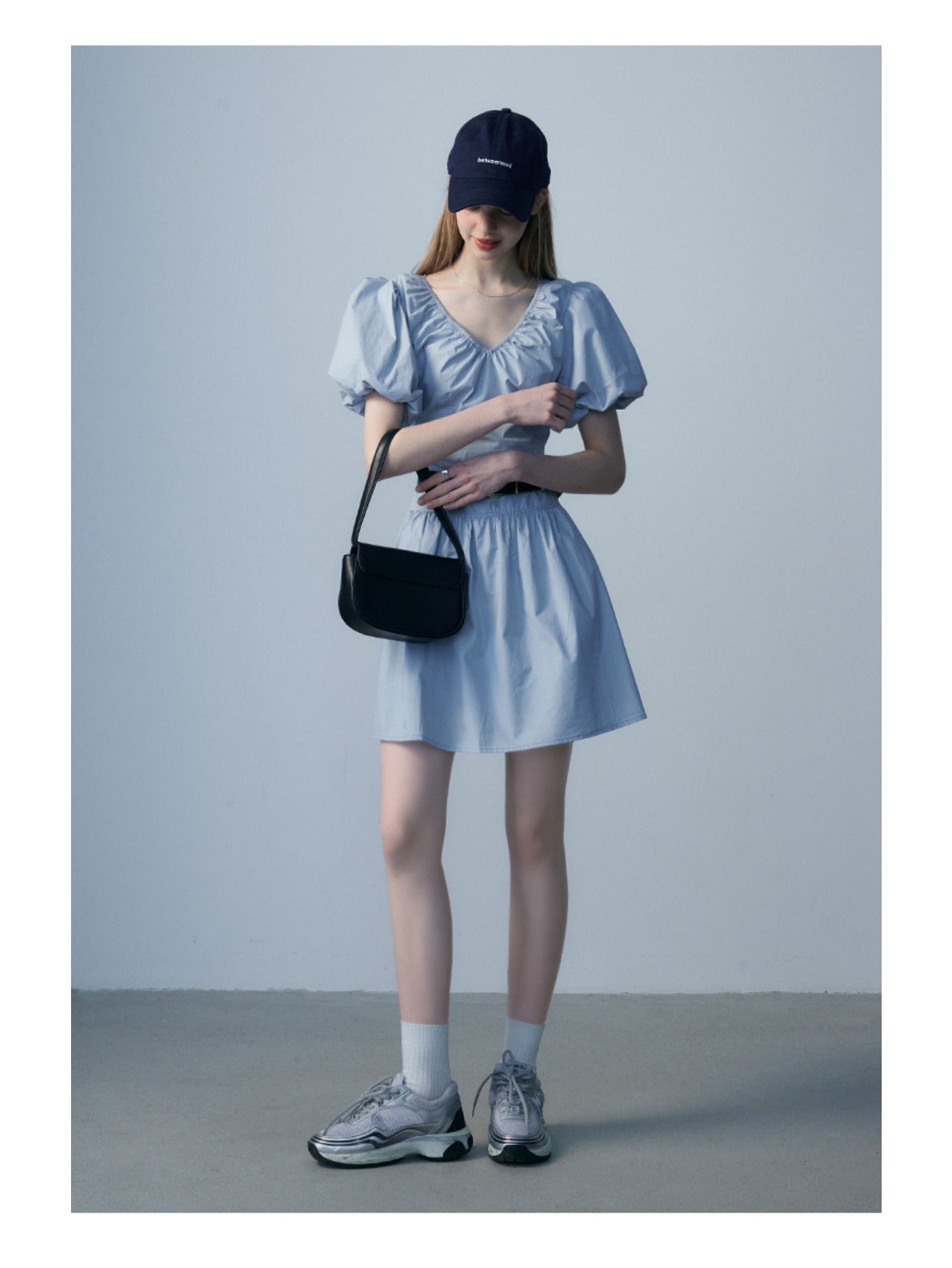 Bubble sleeve V-neck dress women's new waist slim and thin pleated solid color skirt
